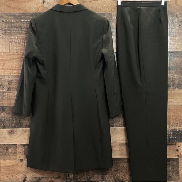 Larry Levine Classics Pant Suit Set With Long Blazer and Pleat Pants Size 10 - Picture 7 of 12